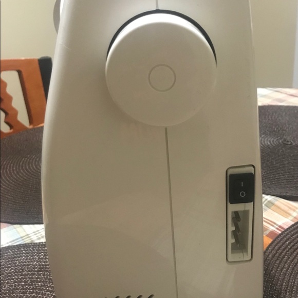 Brother Sewing Machine. - Picture 7 of 8